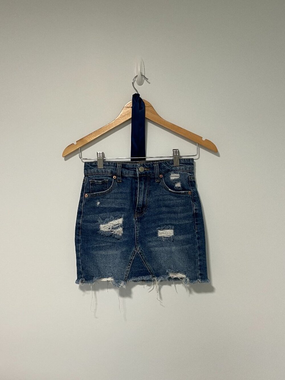 Tinseltown Distressed Denim Mini Skirt Ripped Raw Hem 0/24